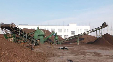 小型雞糞有機肥生產線所需設備及翻堆機作用詳解